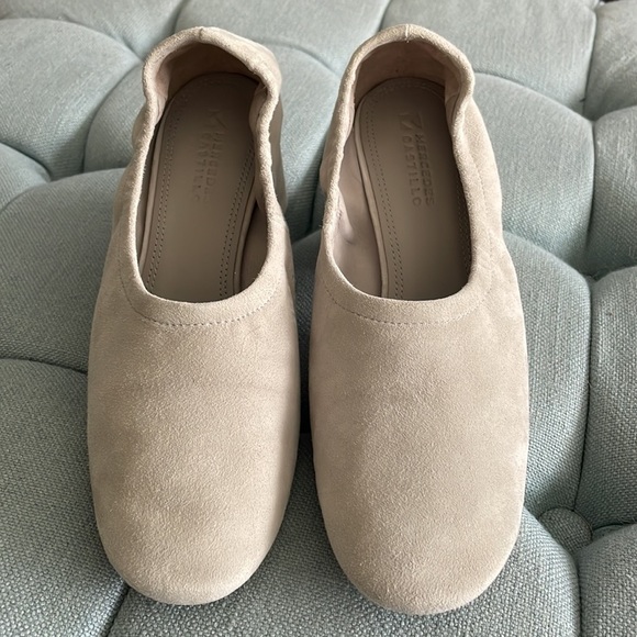 Mercedes Castillo Suede Emilia Mid Heels - Picture 2 of 16